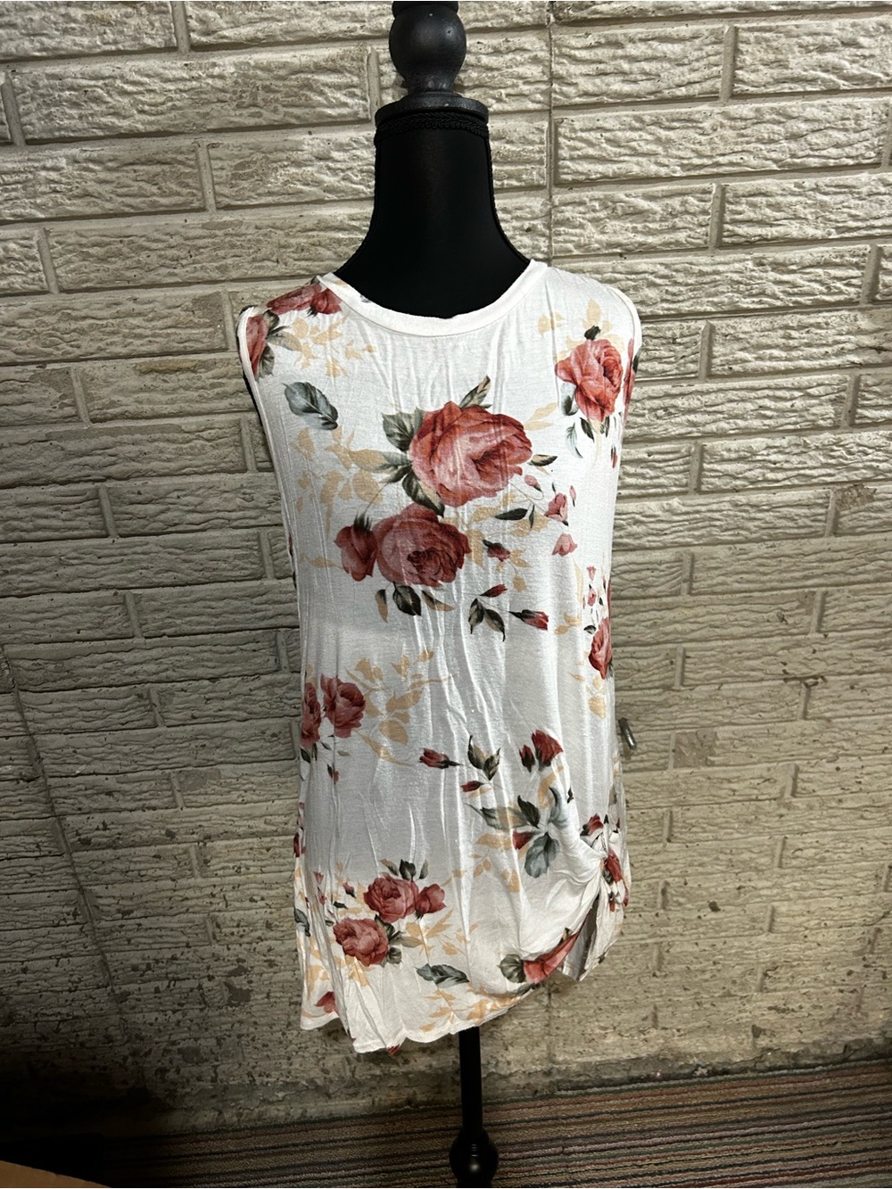White Floral Sleeveless Tunic Top with Rose Print Brenda’s Size L Cinched Front